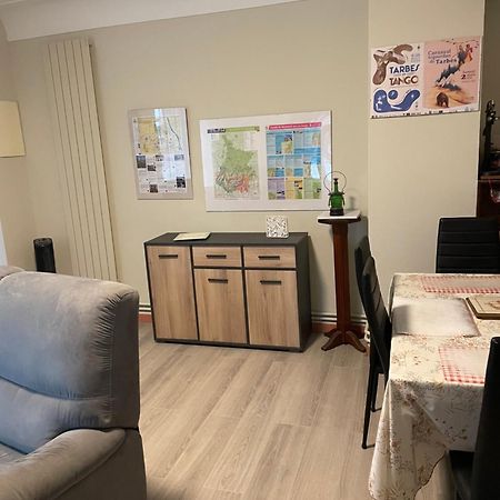 Chez Line Et Francis Apartamento Tarbes Exterior foto