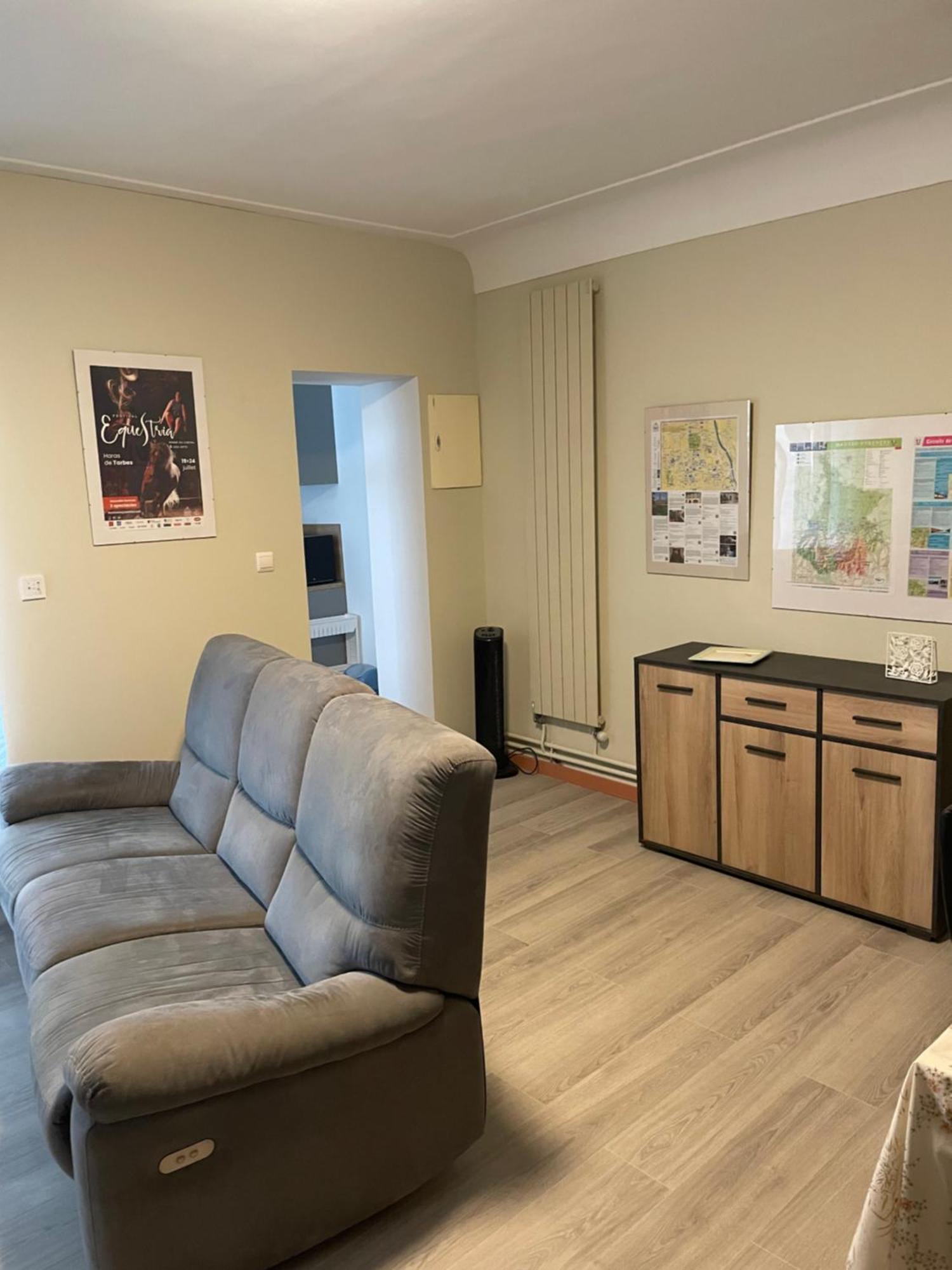 Chez Line Et Francis Apartamento Tarbes Exterior foto